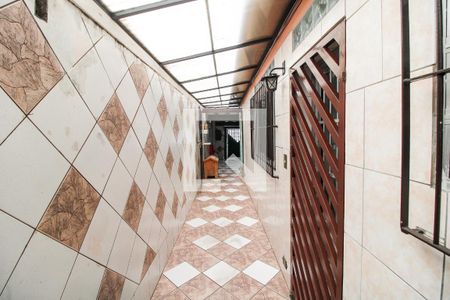 Casa à venda com 128m², 3 quartos e 2 vagas Casa à venda com 128m², 3 quartos e 2 vagasCorredor