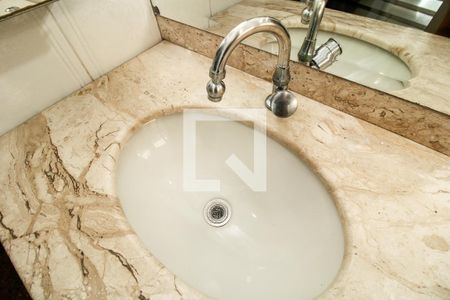 Casa à venda com 128m², 3 quartos e 2 vagas Casa à venda com 128m², 3 quartos e 2 vagasBanheiro