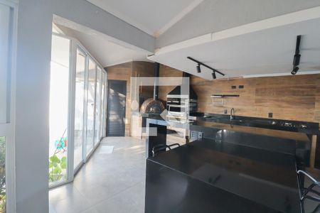 Casa à venda com 476m², 4 quartos e 6 vagas Casa à venda com 476m², 4 quartos e 6 vagasCozinha