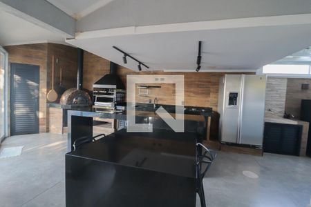 Casa à venda com 476m², 4 quartos e 6 vagas Casa à venda com 476m², 4 quartos e 6 vagasCozinha