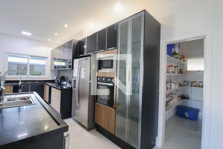 Casa à venda com 476m², 4 quartos e 6 vagas Casa à venda com 476m², 4 quartos e 6 vagasCozinha