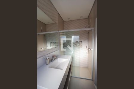 Casa à venda com 476m², 4 quartos e 6 vagas Casa à venda com 476m², 4 quartos e 6 vagasBanheiro quarto 2