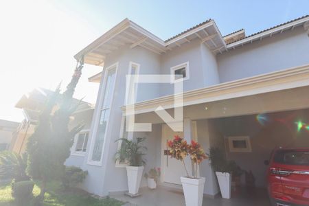 Casa à venda com 476m², 4 quartos e 6 vagas Casa à venda com 476m², 4 quartos e 6 vagasFachada