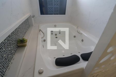 Casa à venda com 476m², 4 quartos e 6 vagas Casa à venda com 476m², 4 quartos e 6 vagasBanheiro Quarto 1