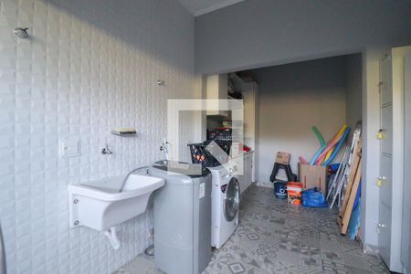 Casa à venda com 476m², 4 quartos e 6 vagas Casa à venda com 476m², 4 quartos e 6 vagasÁrea externa