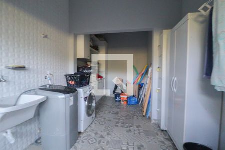 Casa à venda com 476m², 4 quartos e 6 vagas Casa à venda com 476m², 4 quartos e 6 vagasÁrea externa