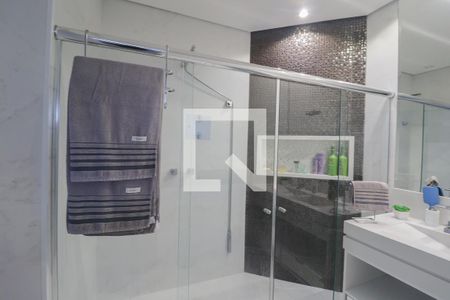 Casa à venda com 476m², 4 quartos e 6 vagas Casa à venda com 476m², 4 quartos e 6 vagasBanheiro Quarto 1