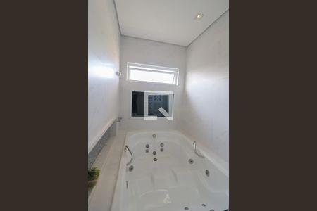 Casa à venda com 476m², 4 quartos e 6 vagas Casa à venda com 476m², 4 quartos e 6 vagasBanheiro Quarto 1