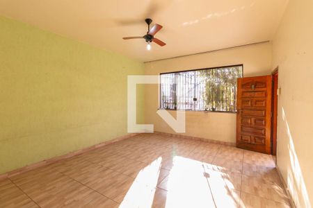 Sala de casa à venda com 3 quartos, 330m² em Carlos Prates, Belo Horizonte
