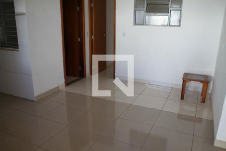 Sala de casa para alugar com 2 quartos, 70m² em Jardim Atlantico, Goiânia