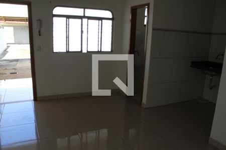 Sala de casa para alugar com 2 quartos, 70m² em Jardim Atlantico, Goiânia