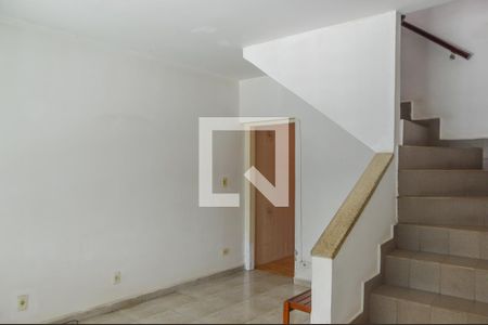 Casa à venda com 84m², 2 quartos e 2 vagasSala