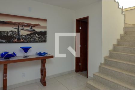 Escada de casa de condomínio para alugar com 4 quartos, 360m² em Vargem Grande, Rio de Janeiro