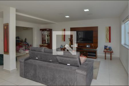 Casa de condomínio à venda com 360m², 4 quartos e 3 vagasSala