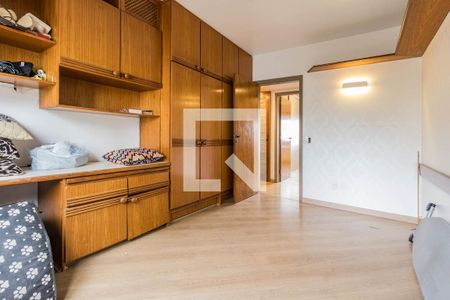 Dormitório de apartamento à venda com 3 quartos, 180m² em Independência, Porto Alegre