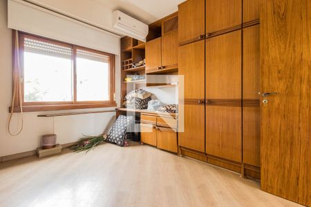 Dormitório de apartamento à venda com 3 quartos, 180m² em Independência, Porto Alegre