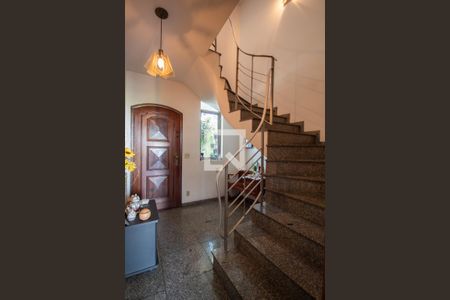Hall de entrada de casa à venda com 3 quartos, 180m² em Vila Campesina, Osasco
