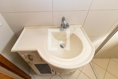 Banheiro de apartamento à venda com 1 quarto, 43m² em Jardim do Salso, Porto Alegre