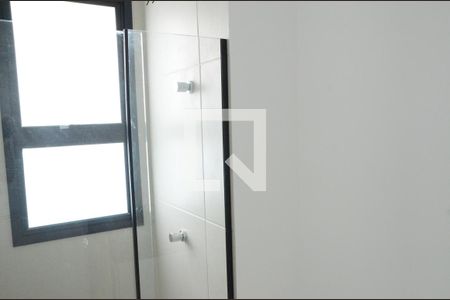 Banheiro de kitnet/studio para alugar com 1 quarto, 37m² em Km 18, Osasco