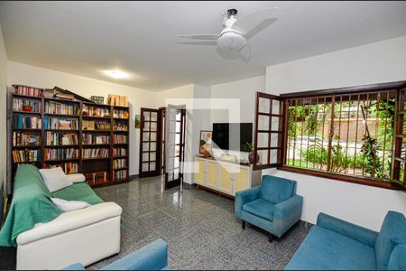 Sala de casa à venda com 3 quartos, 235m² em Matapaca, Niterói