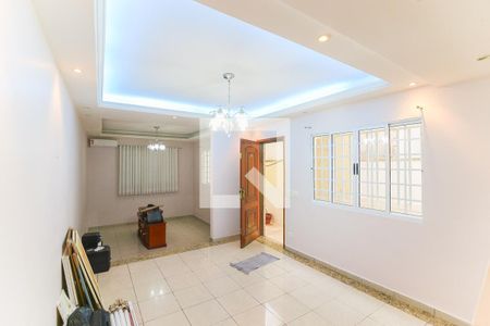 Casa à venda com 160m², 3 quartos e 2 vagasSala