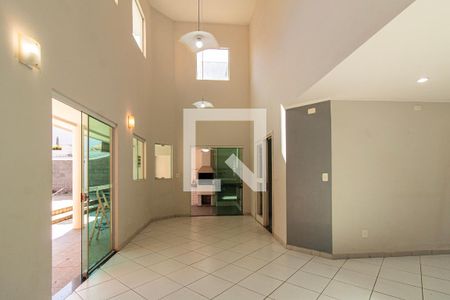 Sala de casa de condomínio para alugar com 4 quartos, 350m² em Jardim Vila Inglesa, Sorocaba