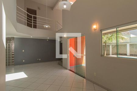 Sala de casa de condomínio para alugar com 4 quartos, 350m² em Jardim Vila Inglesa, Sorocaba