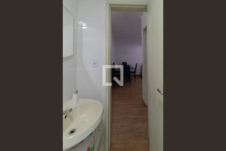 Banheiro de apartamento à venda com 1 quarto, 45m² em Santo Antônio, Porto Alegre