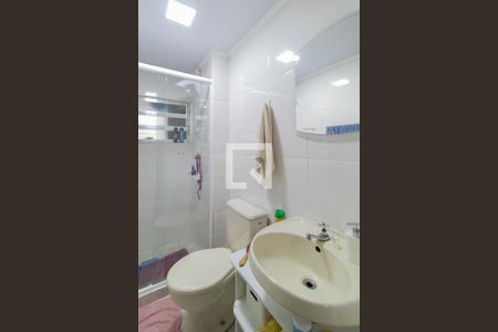 Banheiro de apartamento à venda com 1 quarto, 45m² em Santo Antônio, Porto Alegre