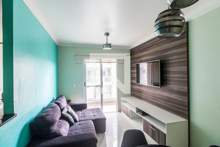 Sala de TV de apartamento à venda com 2 quartos, 71m² em Jardim Tupanci, Barueri