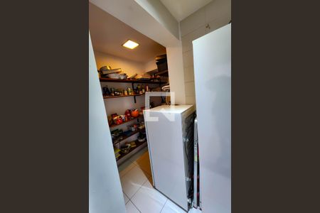 Apartamento à venda com 106m², 3 quartos e 2 vagas Apartamento à venda com 106m², 3 quartos e 2 vagasDespensa