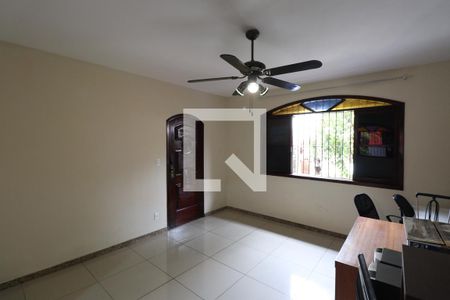 Sala de casa para alugar com 4 quartos, 240m² em Brasilândia, São Gonçalo