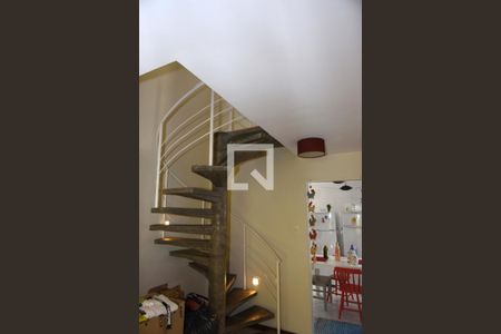 Escada de casa à venda com 4 quartos, 249m² em Jardim Umuarama, São Paulo