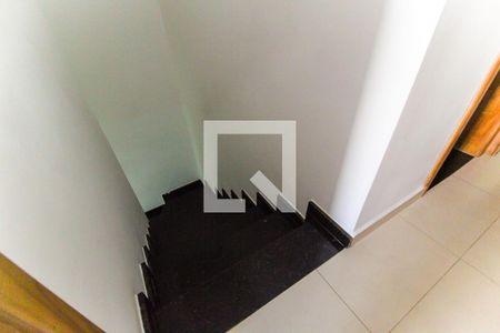 Escada de casa de condomínio à venda com 2 quartos, 64m² em Vila Taquari, São Paulo