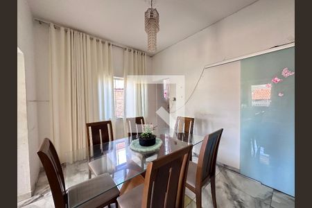 Sala de casa à venda com 3 quartos, 150m² em Pompéia, Belo Horizonte