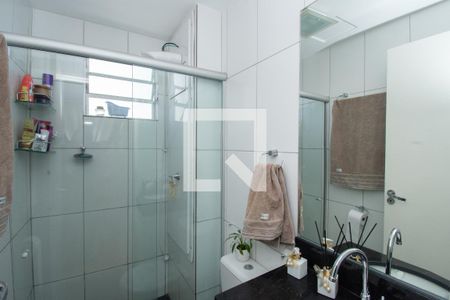 Banheiro de apartamento à venda com 2 quartos, 44m² em Califórnia, Belo Horizonte