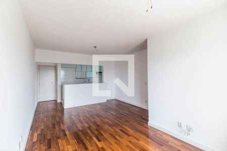 Sala de TV de apartamento para alugar com 3 quartos, 90m² em Jardim Tupanci, Barueri