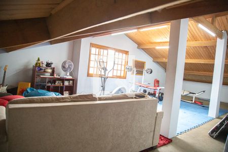 Casa à venda com 450m², 4 quartos e 3 vagas Casa à venda com 450m², 4 quartos e 3 vagasSotão