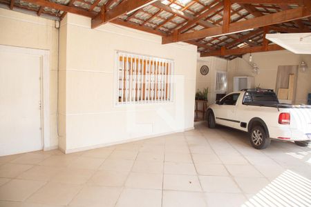 Casa à venda com 450m², 4 quartos e 3 vagas Casa à venda com 450m², 4 quartos e 3 vagasGaragem