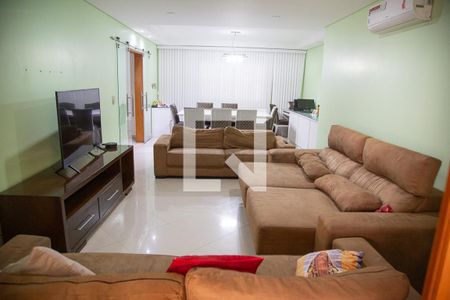 Sala de estar de casa à venda com 4 quartos, 450m² em Vila Augusta, Guarulhos