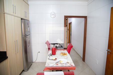 Casa à venda com 450m², 4 quartos e 3 vagas Casa à venda com 450m², 4 quartos e 3 vagasCozinha