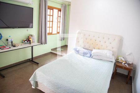 Casa à venda com 450m², 4 quartos e 3 vagas Casa à venda com 450m², 4 quartos e 3 vagasQuarto de Serviço