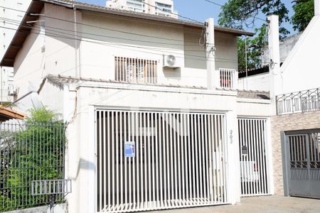 Casa à venda com 450m², 4 quartos e 3 vagas Casa à venda com 450m², 4 quartos e 3 vagasFachada