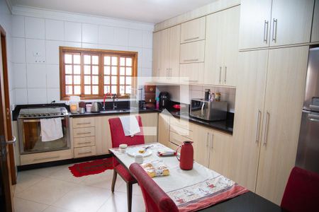 Casa à venda com 450m², 4 quartos e 3 vagas Casa à venda com 450m², 4 quartos e 3 vagasCozinha