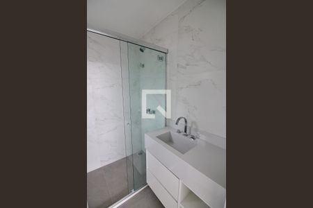 Banheiro da Suíte 1 de casa de condomínio à venda com 5 quartos, 300m² em Vargem Grande, Rio de Janeiro