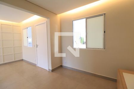 Sala de casa de condomínio para alugar com 4 quartos, 120m² em Morada da Colina, Uberlândia