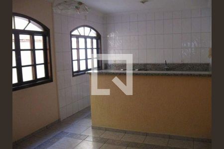 Casa à venda com 3 quartos, 180m² em Vila Scarpelli, Santo André