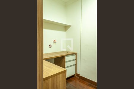 Apartamento para alugar com 260m², 4 quartos e 2 vagas Apartamento para alugar com 260m², 4 quartos e 2 vagasEscritorio