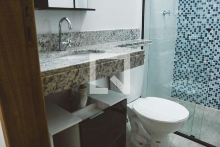 Banheiro de casa de condomínio à venda com 2 quartos, 40m² em Vila Santa Terezinha (zona Norte), São Paulo