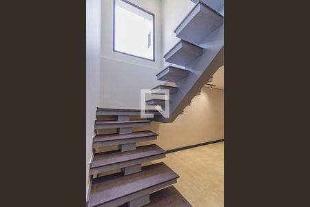 Escada de casa à venda com 3 quartos, 170m² em Presidente Altino, Osasco